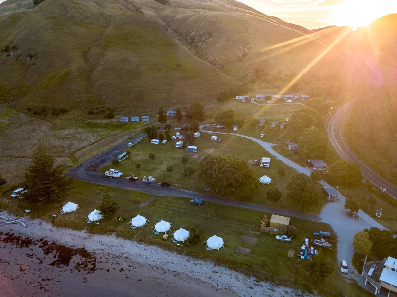 Tatapouri Bay Hotel Gisborne Buitenkant foto