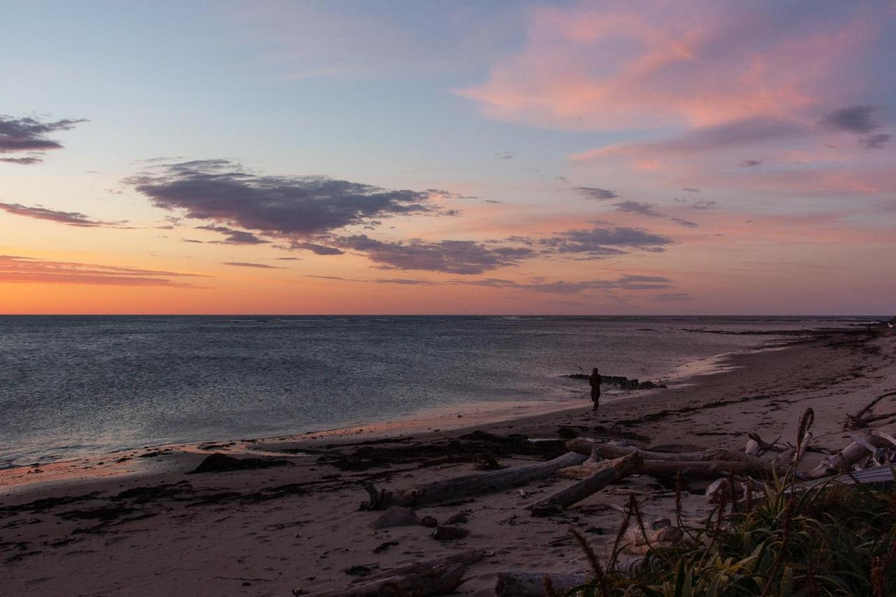 Tatapouri Bay Hotel Gisborne Buitenkant foto